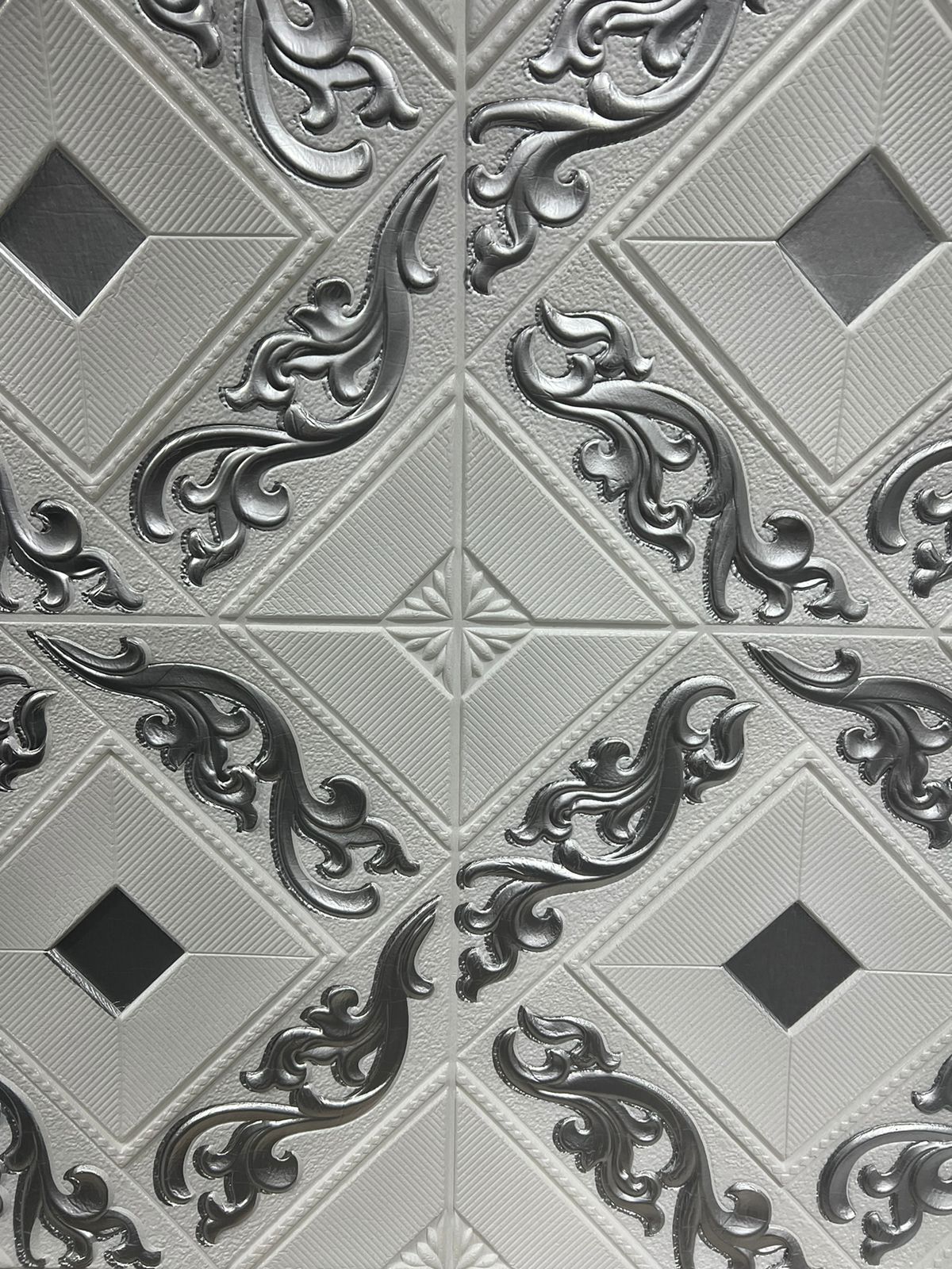 картинка Самоклеящиеся настенные покрытия с рельефной поверхностью с фольгой 4 мм размер 70*70 см F-703-3 от магазина ТНП